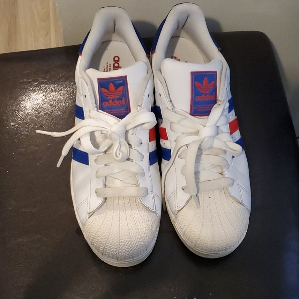 Gym shoes